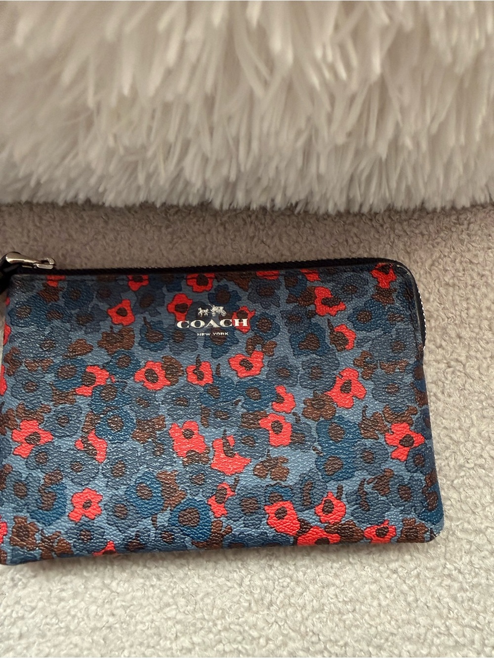 Coach Meadow Cluster Floral Corner Zip Wristlet NWOT - Picture 5 of 14